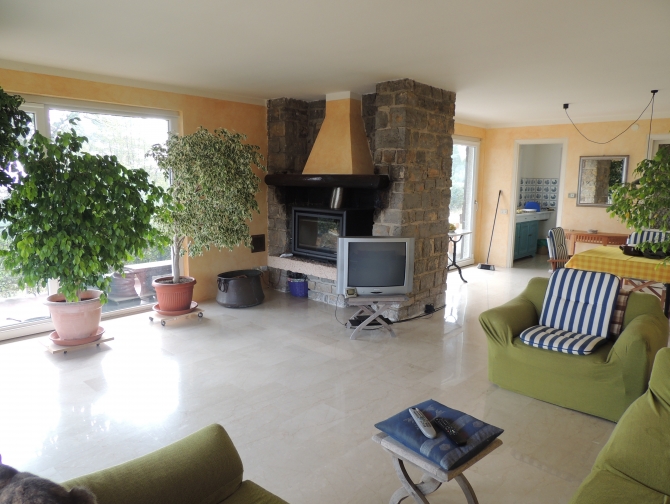 WOHNZIMMER MIT KAMIN - exclusive lake Garda